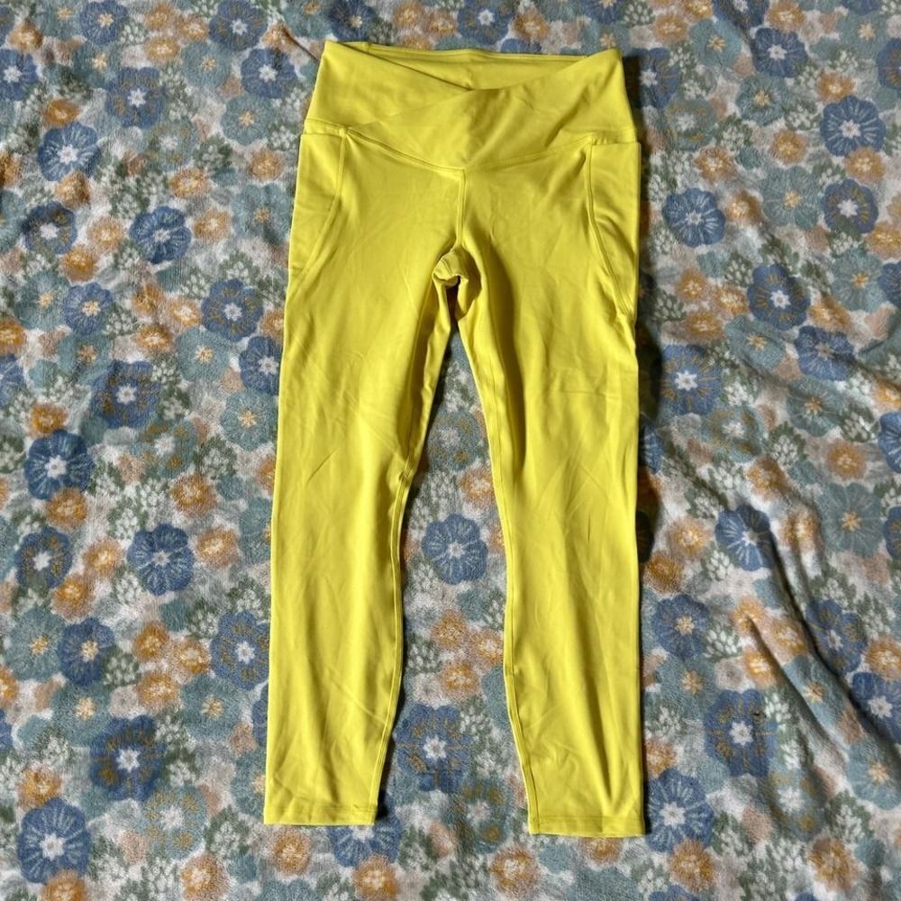 Fabletics Pureluxe yellow leggings with side pockets 7/8 women's medium NWT